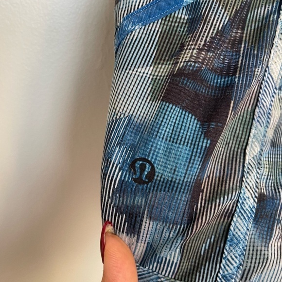 Lululemon RARE Tracker Short V * 4" Sun Dazed Multi Blue - Picture 12 of 12
